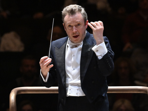 Daniel Harding conducting an orchestra after being named next LA Phil Music Director
